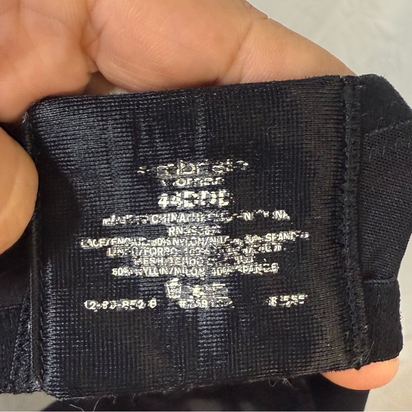 Unbranded woman’s Pink & Black Underwired Laced Floral Bra — 44DDD - Picture 5 of 8